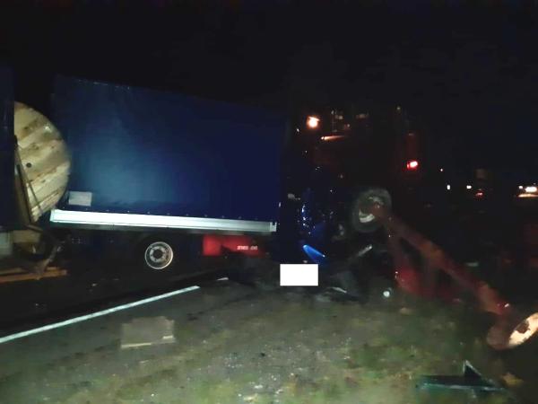 Микроавтобус протаранил комбайн на Ставрополье, пострадал мужчина
